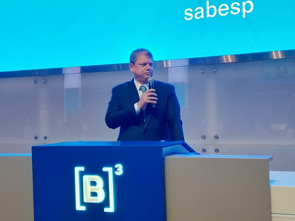 privatizacao-da-sabesp-e-concluida-em-cerimonia-na-b3;-governo-de-sp-levanta-r$-14,8-bi