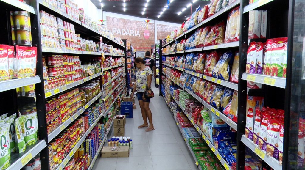 ipca:-inflacao-desacelera-para-0,67%-em-abril,-mas-alimentos-seguem-como-principal-pressao