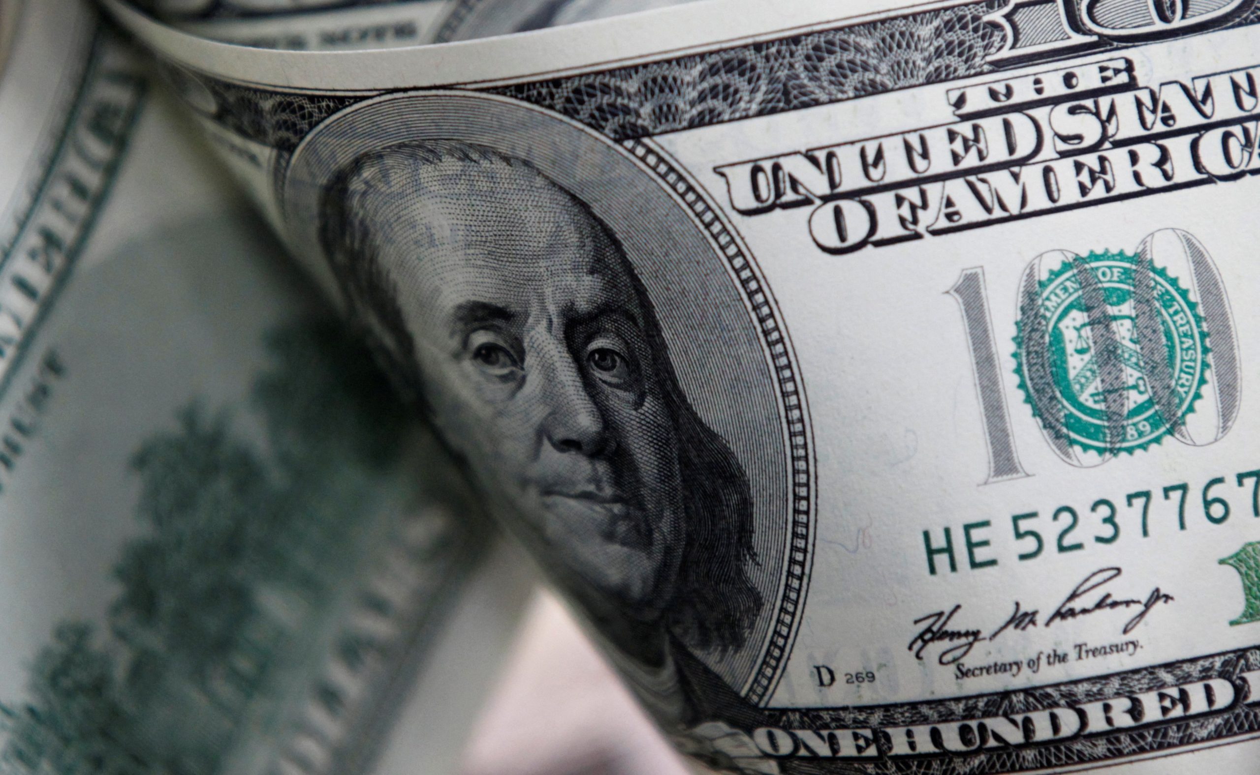 dolar-inicia-o-dia-a-r$-4,99-atento-ao-cenario-politico-no-brasil-e-ao-encontro-entre-xi-e-trump