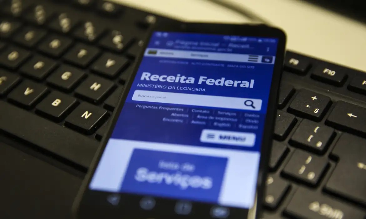 ir-2026:-contribuinte-pode-saber-em-um-dia-se-declaracao-entregue-caiu-na-malha-fina;-entenda