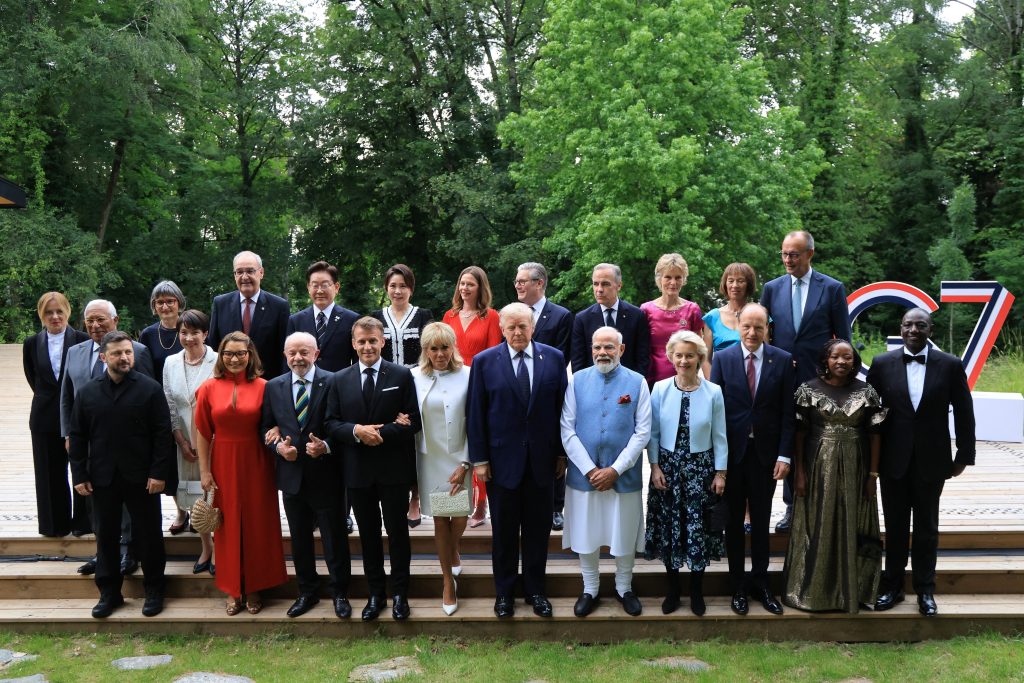 trump-e-lula-voltam-a-posar-para-foto-antes-de-jantar-de-gala-do-g7