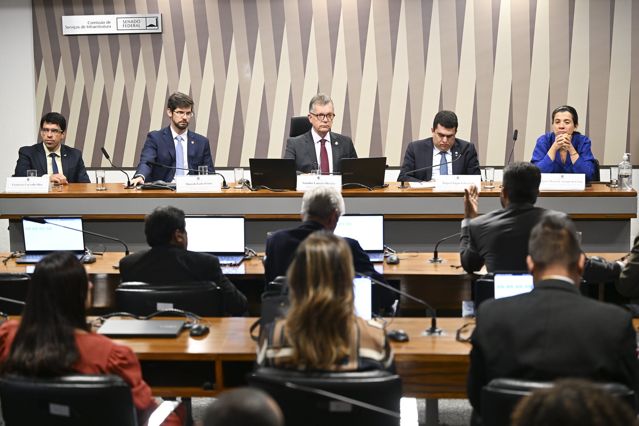 comissao-do-senado-aprova-projeto-que-blinda-agencias-reguladoras-contra-bloqueios-no-orcamento