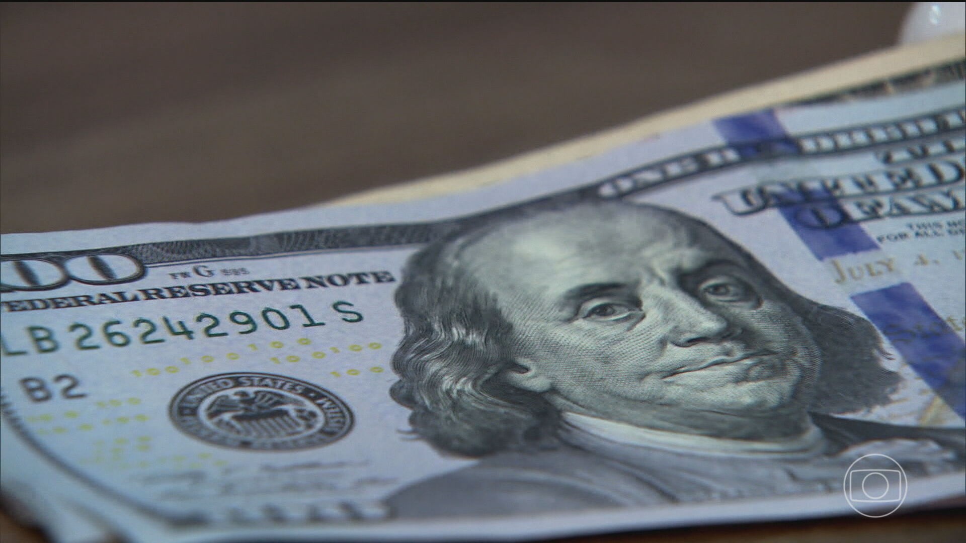 dolar-opera-em-alta-e-vai-a-r$-5,18,-apos-decisoes-de-juros-e-acordo-entre-eua-e-ira;-ibovespa-cai