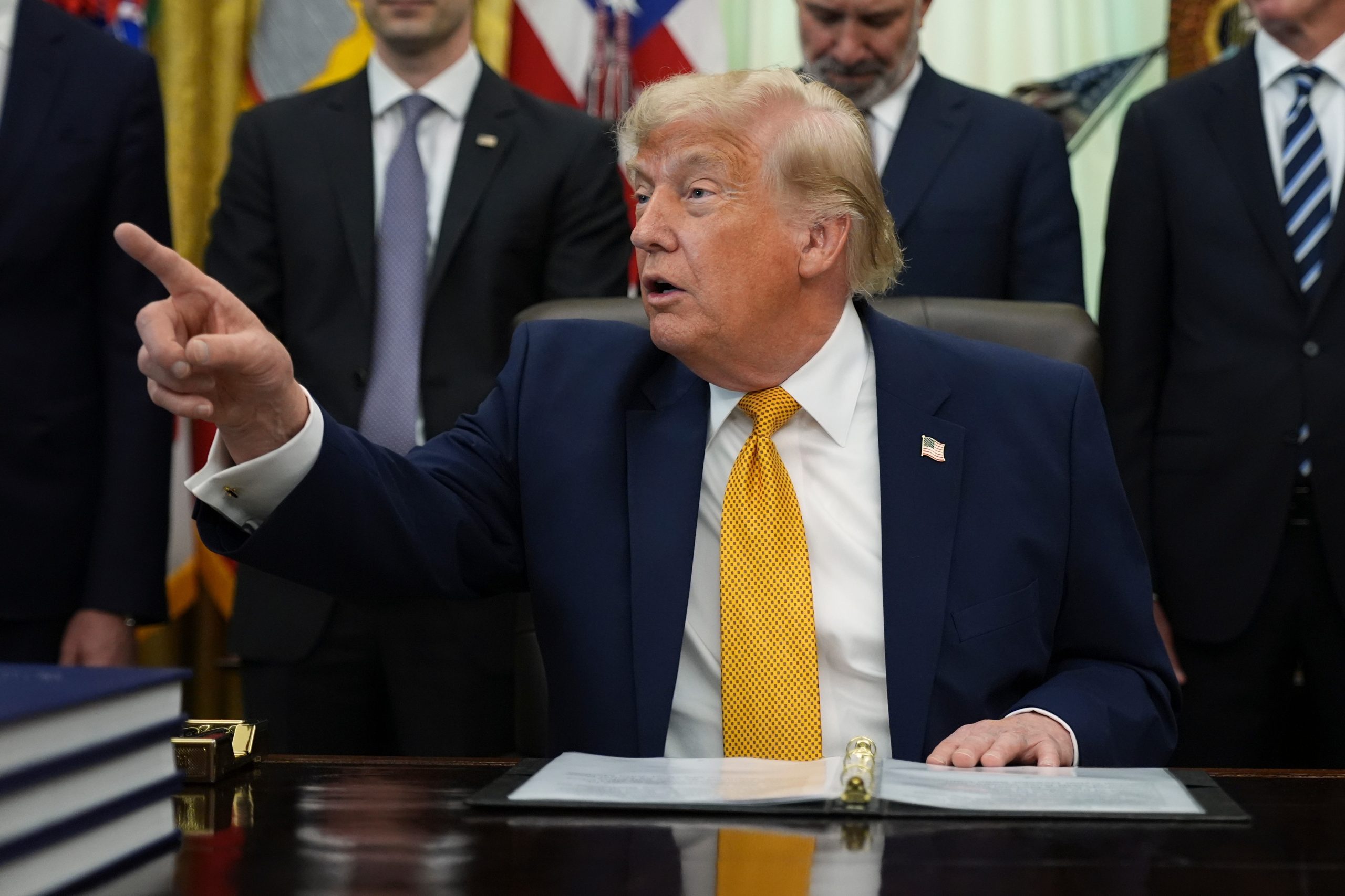 trump-ameaca-tarifa-de-100%-a-paises-que-taxarem-servicos-digitais-de-empresas-americanas